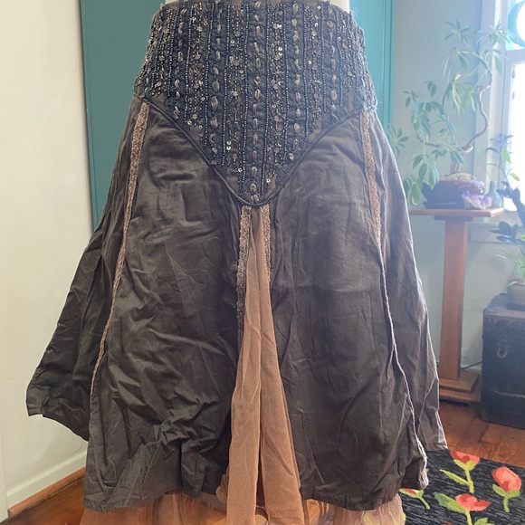 Muted earthy tone midi skirt - Picture 1 of 4